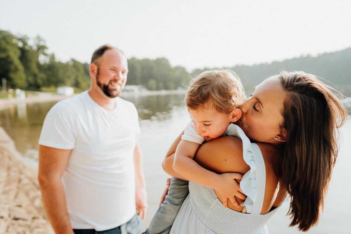 Maternity Session at Kelso Beach | Milton Family Photographer